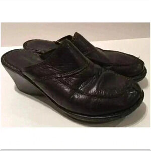 Born Wedges Size 9 40.5 M/W black leather mules